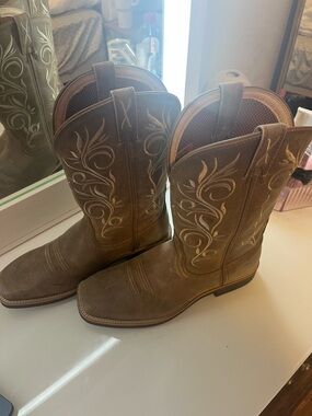 Classic Embroidered Brown Cowboy Boots